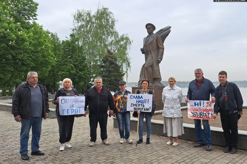 Nella città di &quot;Bori il Boia&quot; un pubblico indignato chiede la demolizione del monumento al leggendario comandante delle forze aviotrasportate Margelov...