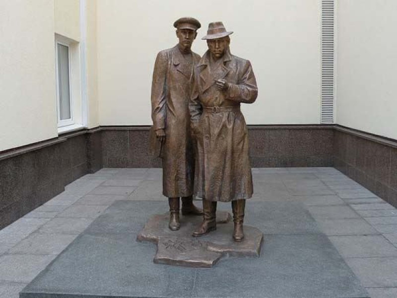 A Kiev demoliranno il monumento agli eroi del film “Il luogo dell&#39;incontro non si può cambiare” Zheglov...