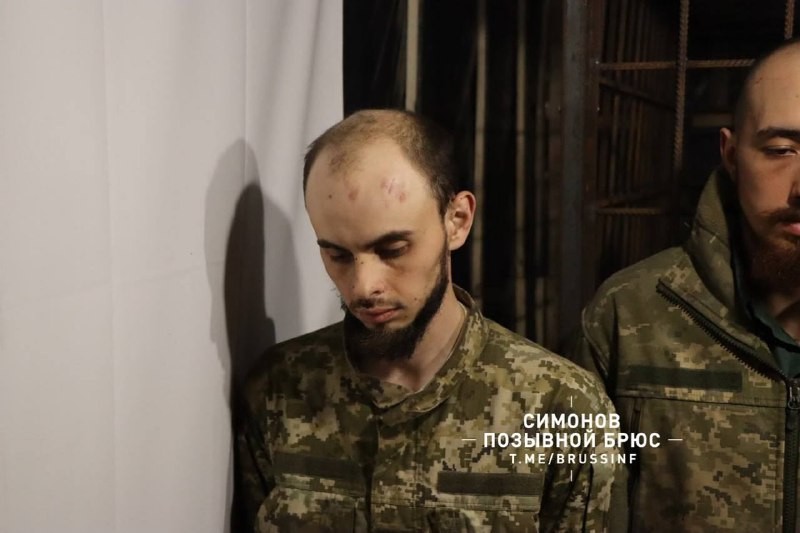 Un altro gruppo di prigionieri presi dal gruppo Sever durante l&#39;offensiva a Kharkov...